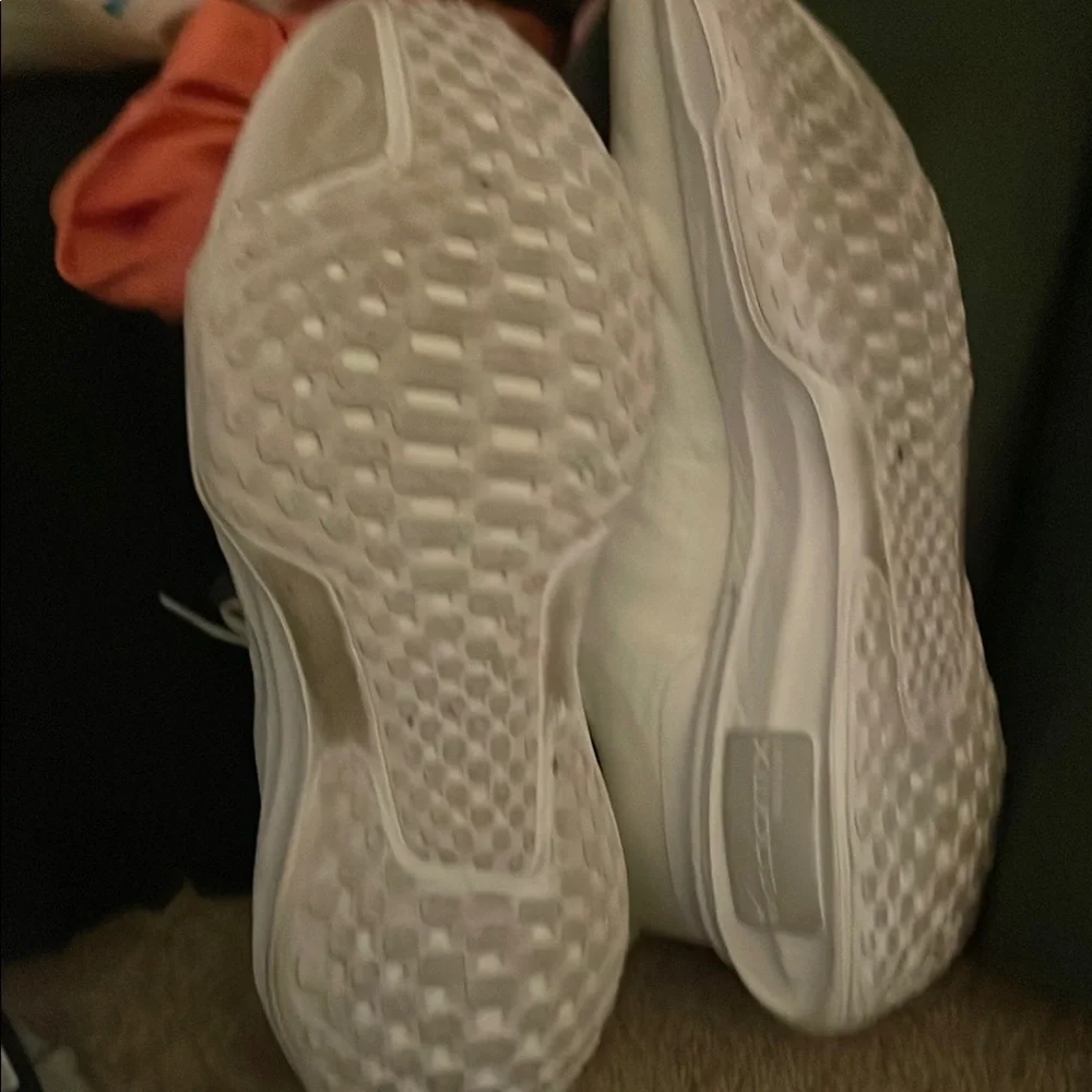 Nike White Running Shoes - Picture 4 of 5